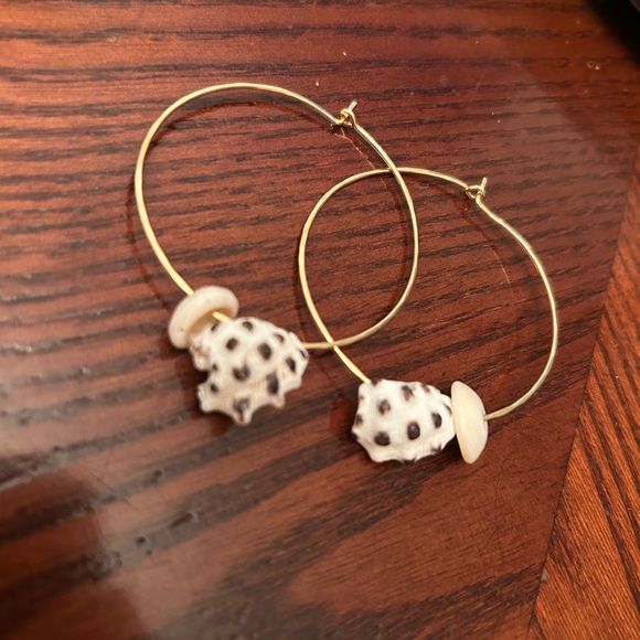 Shell Hoop earrings - Picture 2 of 3
